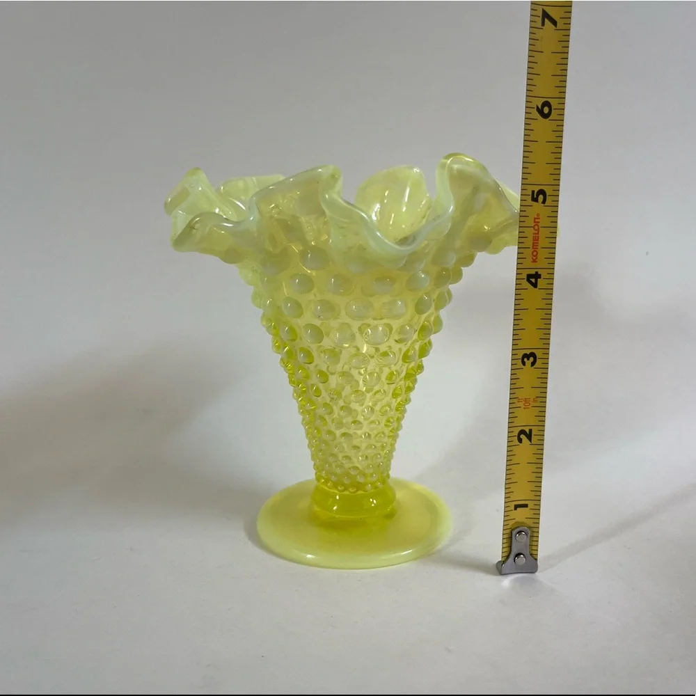 •Vintage Fenton Vase Topaz Yellow Hobnail Uranium Vase• - Picture 9 of 12